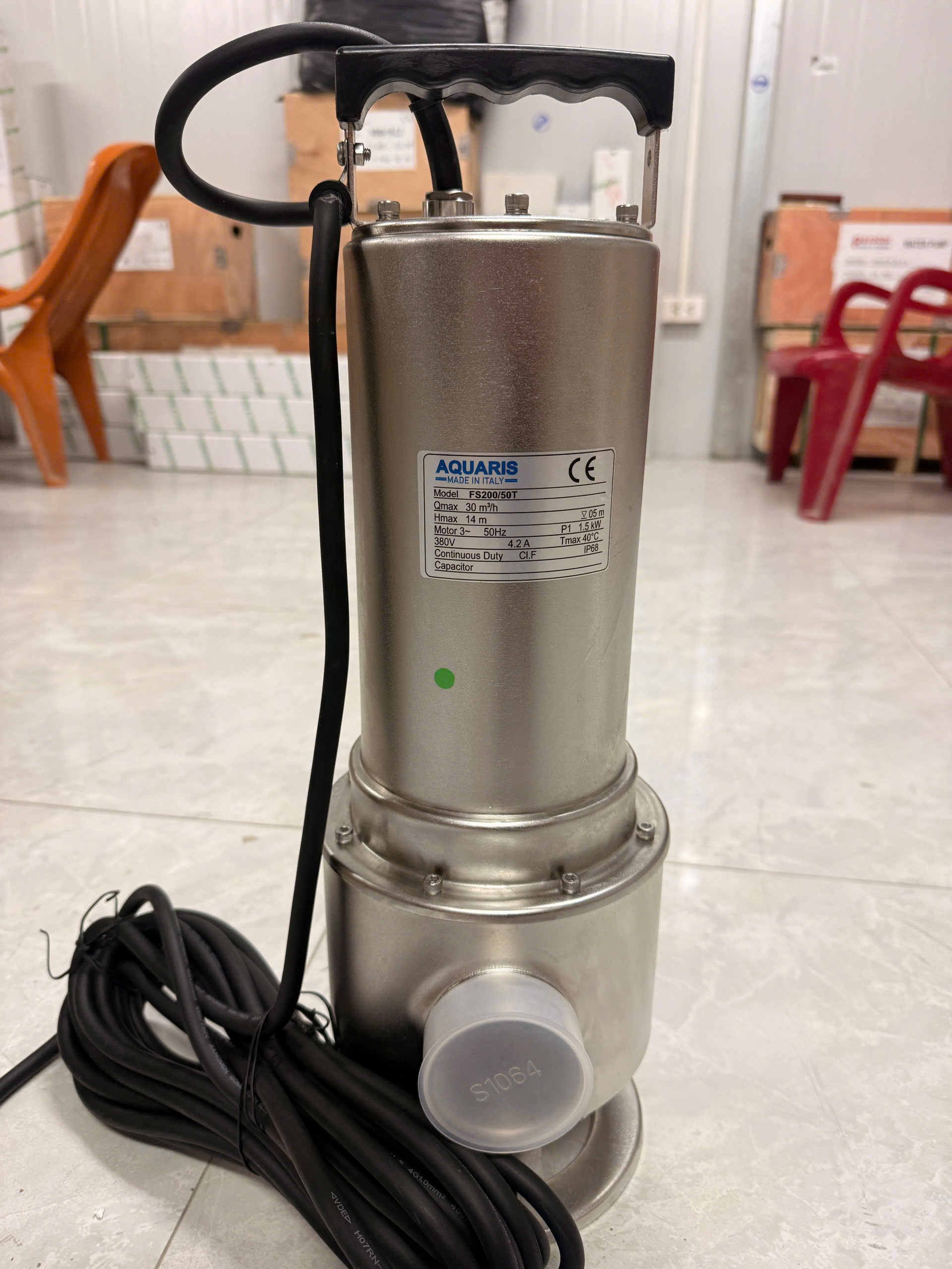 Địa chỉ b&aacute;n m&aacute;y bơm ch&igrave;m nước thải Aquaris italy 380v