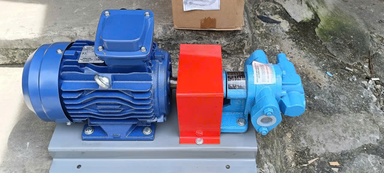 m&aacute;y bơm d&agrave;u b&aacute;nh răng Maro MRB đầu gang