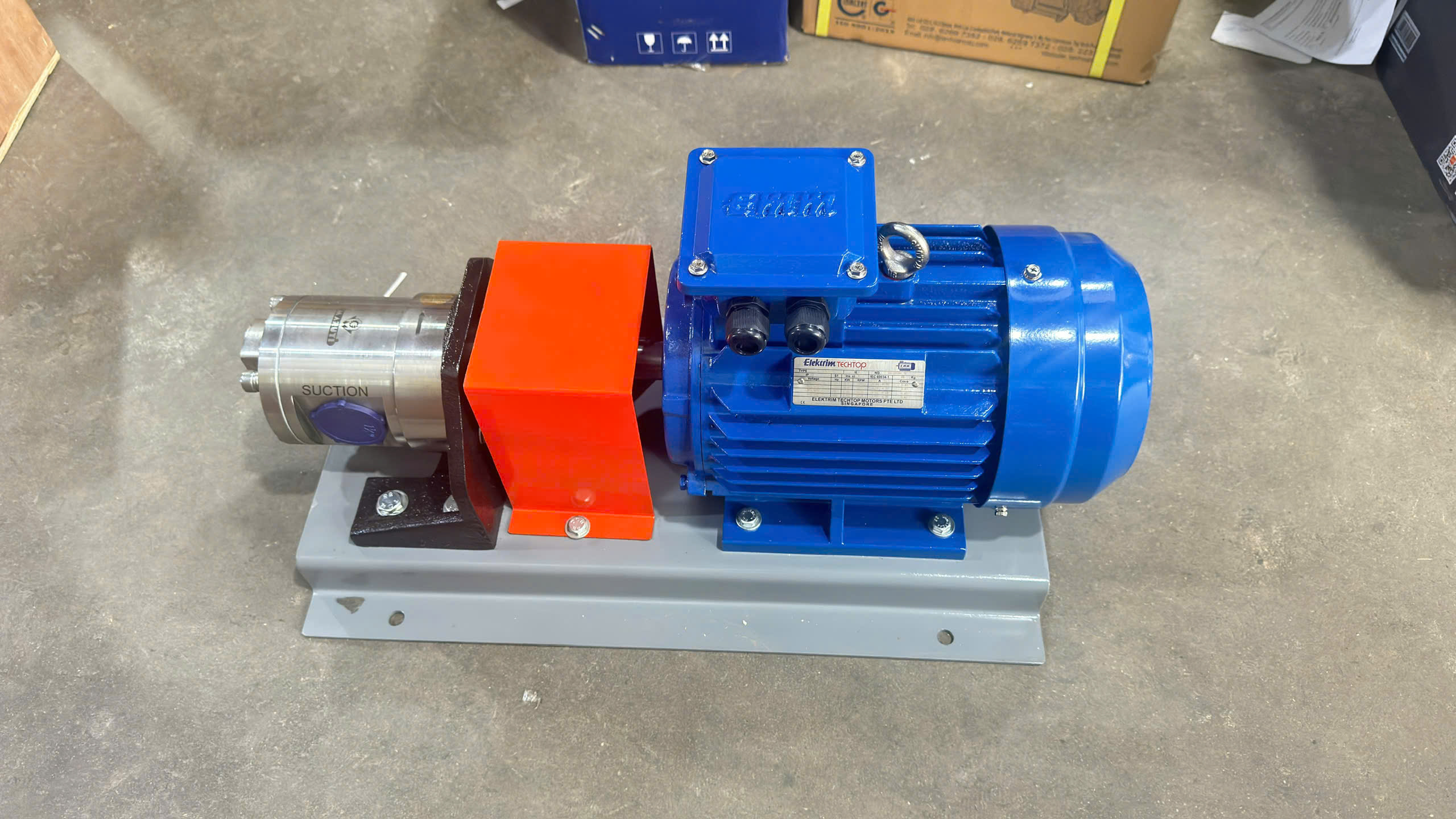 M&aacute;y bơm dầu b&aacute;nh răng Maro đầu inox 304