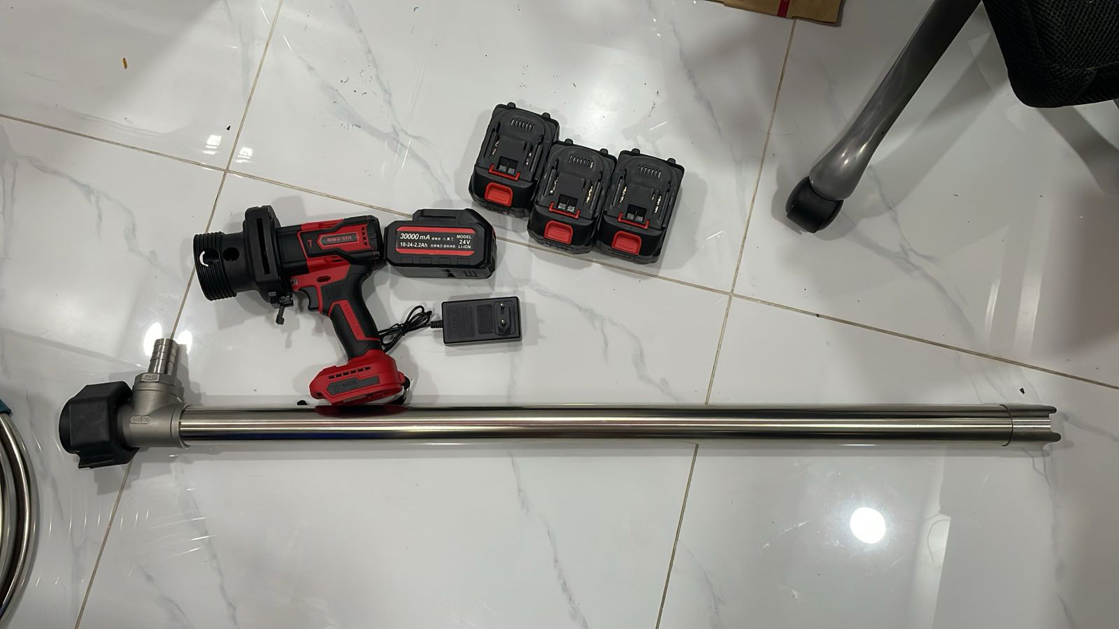 Địa chỉ b&aacute;n m&aacute;y bơm dầu h&oacute;a chất th&ugrave;ng phuy d&ugrave;ng pin tại H&agrave; N&ocirc;i HCM