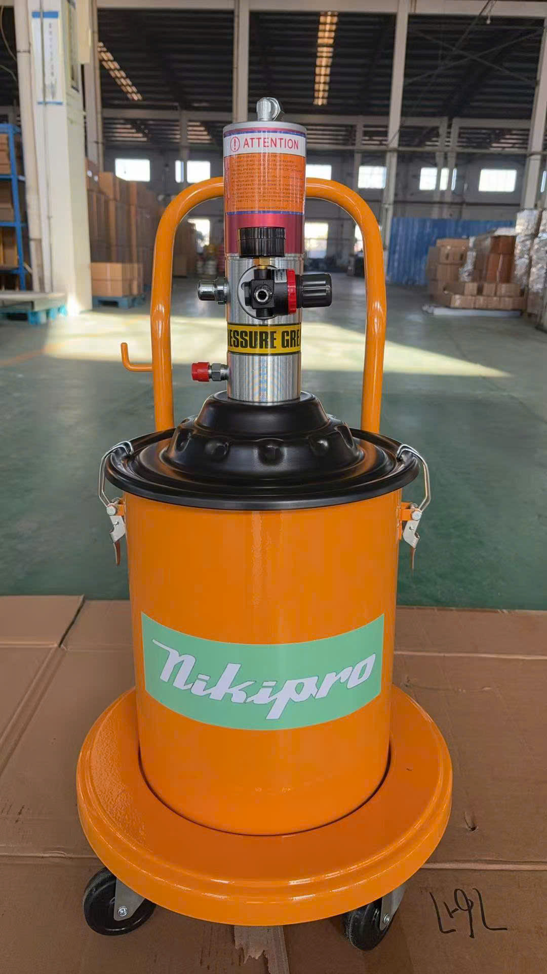 Địa chi b&aacute;n m&aacute;y bơm mỡ kh&iacute; n&eacute;n NikiPro gi&aacute; rẻ